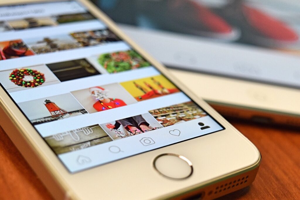 instagram-news-feed-social-media-marketing-trends-shirudigi